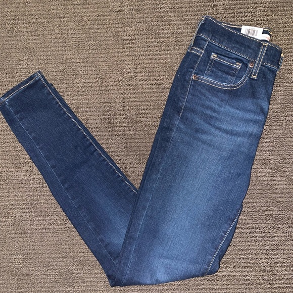 NWT - Levi's: a super skinny leg and ultra high-rise fit. It’s new. - Picture 9 of 10
